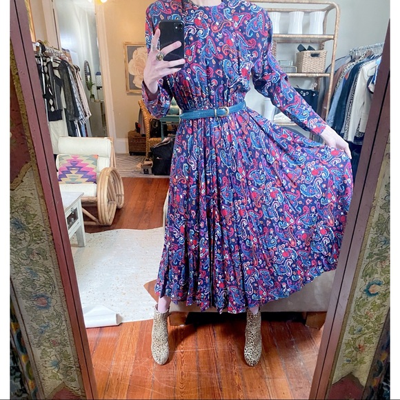 Vintage Dresses & Skirts - Vintage paisley dress with pockets